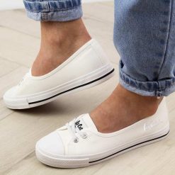 Białe tenisówki damskie Lee Cooper 1791. Białe trampki Lee Cooper, bez wzorów, z tkaniny, eleganckie, bez zapięcia. Za 149.00 zł.