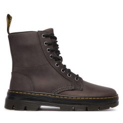 Trapery Dr. Martens. Brązowe traperki Dr Martens, bez wzorów, bez obcasa, bez zapięcia. Za 849.99 zł.