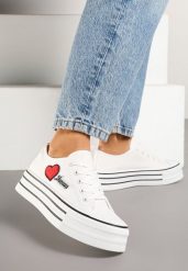 Białe Trampki na Platformie z Ozdobnym Napisem i Aplikacją Efena. Białe trampki Born2be, z aplikacjami, z jeansu, eleganckie, bez zapięcia. W wyprzedaży za 76.49 zł.