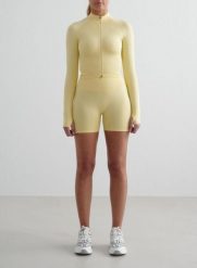 Damskie szorty wysoki stan, squat proof, invisible scrunch Shape Seamless żółte. Żółte szorty sportowe AIM'N, bez wzorów, z dzianiny, z podwyższonym stanem, na fitness i siłownię. Za 212.00 zł.