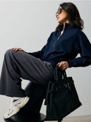 Bluza half-zip z wiskozą - granatowy. Niebieskie bluzy bez kaptura Sinsay, l, bez wzorów, z wiskozy, bez kaptura. Za 59.99 zł.