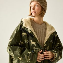 Wodoodporny szlafrok do przewijania dla dorosłych unisex. Brązowe szlafroki damskie Regatta, bez wzorów, bez ramiączek. W wyprzedaży za 423.50 zł.