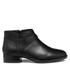 Botki Geox. Czarne botki Geox, bez wzorów, bez obcasa, na płaskiej podeszwie, bez zapięcia. Za 299.99 zł.