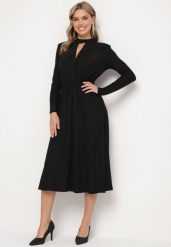 Czarna Koktajlowa Sukienka z Metaliczną Nicią Mianella. Czarne sukienki Born2be, m, z aplikacjami, eleganckie, bez kołnierzyka, bez ramiączek, midi. W wyprzedaży za 152.99 zł.