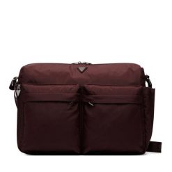 Torebka Guess. Czerwone torebki klasyczne Guess, z aplikacjami, klasyczne, bez dodatków. Za 344.99 zł.