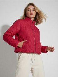 Pikowana kurtka ze stójką - czerwony. Czerwone kurtki Sinsay, l, bez wzorów, bez kaptura. Za 59.99 zł.