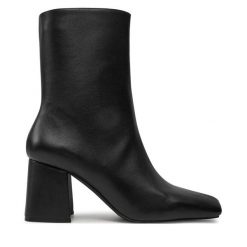 Botki HUGO. Czarne botki Hugo, bez wzorów, bez obcasa, na słupku, bez zapięcia. Za 649.99 zł.