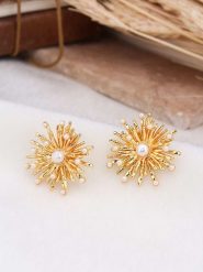 L'Atelier de Gaia Pozłacane kolczyki-wkrętki z perłami rozmiar: onesize. Żółte kolczyki L'Atelier de Gaia, z perłą, pozłacane. Za 83.22 zł.