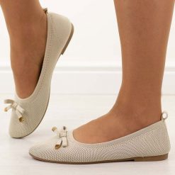 Beżowe baleriny damskie Evento 9048. Brązowe baleriny eVento, z aplikacjami, z jeansu, casualowe, bez obcasa, na płaskiej podeszwie, bez zapięcia. Za 99.00 zł.