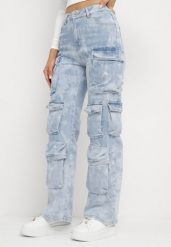 Jasnoniebieskie Jeansy Bojówki z Szerokimi Kieszeniami i Efektem Sprania Devoria. Niebieskie jeansy Born2be, l, bez wzorów, z jeansu. Za 239.99 zł.