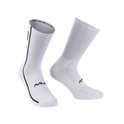 Skarpety rowerowe NORTHWAVE Apres Race Sock 18 cm biały. Białe skarpetki Northwave, bez wzorów. Za 65.00 zł.