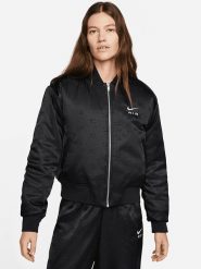 Nike Kurtka w kolorze czarnym rozmiar: L. Czarne kurtki Nike, l, bez wzorów, bez kaptura. Za 241.91 zł.