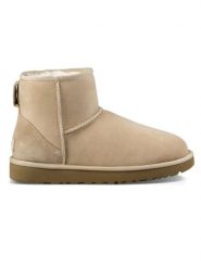 UGG Skórzane botki "Classic Mini II" w kolorze beżowym rozmiar: 42. Brązowe botki UGG, bez wzorów, z materiału, z okrągłym noskiem, bez obcasa, bez zapięcia. Za 417.45 zł.