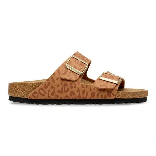 BIRKENSTOCK Arizona SYN Leo Pecan Klapki damskie. Brązowe klapki Birkenstock, bez wzorów, ze skóry, eleganckie, bez obcasa, bez zapięcia. Za 399.99 zł.