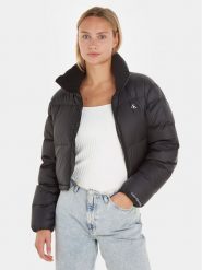 Calvin Klein Jeans Kurtka puchowa J20J221649 Czarny Cropped Fit. Czarne kurtki Calvin Klein Jeans, na zimę, xxl, bez wzorów, z jeansu, bez kaptura. Za 489.99 zł.