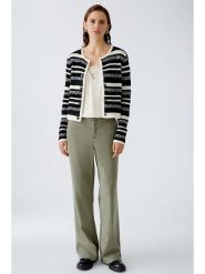 Oui Kardigan w kolorze czarno-białym rozmiar: 34. Białe swetry Oui, bez wzorów, ze splotem, bez ramiączek. Za 259.74 zł.