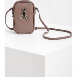 Torebka PATRIZIA PEPE. Brązowe torebki klasyczne Patrizia Pepe, z aplikacjami, ze skóry, duże, bez dodatków. Za 659.00 zł.