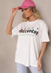 Biały T-shirt Oversize Ozdobiony Napisem i Kolorowymi Gwiazdami Ilamora. Białe t-shirty Renee, m, bez wzorów, z jeansu, eleganckie, bez kołnierzyka, bez ramiączek. W wyprzedaży za 43.99 zł.