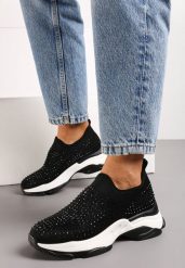 Czarne Buty Sportowe w Cyrkonie na Grubej Podeszwie Coneta. Czarne buty sportowe lifestyle Born2be, z aplikacjami, bez zapięcia. W wyprzedaży za 42.49 zł.