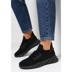 Czarne Buty Sportowe Odocus. Czarne buty treningowe Born2be, bez wzorów, bez zapięcia, na fitness i siłownię. W wyprzedaży za 62.99 zł.