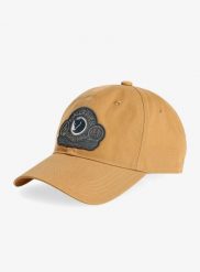 Czapka z daszkiem Fjallraven Classic Badge Cap. Brązowe czapki z daszkiem Fjällräven, na lato, bez wzorów, z bawełny, klasyczne. Za 164.99 zł.
