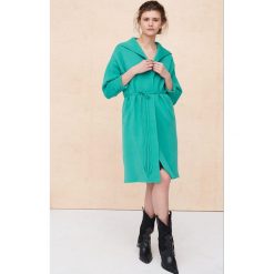 Płaszcz Damski Huggo BS Absinth. Płaszcze blue shadow, uniwersalny, bez wzorów, z dzianiny, bez kaptura. Za 419.90 zł.
