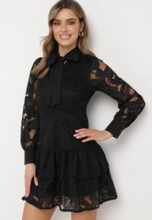 Czarna Sukienka w Stylu Boho z Koronkowej Tkaniny Wiązana Przy Szyi Asavie. Czarne sukienki Born2be, na imprezę, s, bez wzorów, z koronki, boho, bez kołnierzyka, bez ramiączek, mini, rozkloszowane. W wyprzedaży za 169.99 zł.