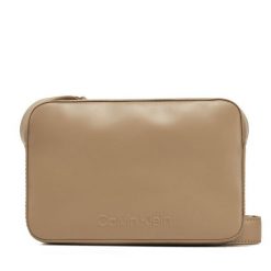 Torebka Calvin Klein. Brązowe listonoszki Calvin Klein, bez wzorów, bez dodatków. Za 309.99 zł.
