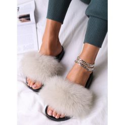 Beżowe Klapki z Futrem Turtlefeather. Brązowe klapki Renee, bez wzorów, z gumy, bez obcasa, bez zapięcia. W wyprzedaży za 44.99 zł.