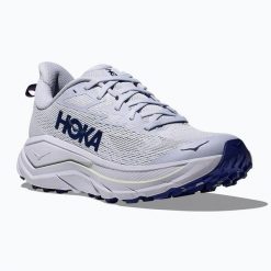 Hoka Buty biegowe damskie Challenger 8 ambient blue / blueberry-37. Niebieskie buty do biegania HOKA, bez wzorów, z gumy, bez zapięcia, do biegania. Za 713.89 zł.