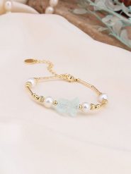 Pierres de Jade Pozłacana bransoletka z perłami i opalami rozmiar: onesize. Białe bransoletki Pierres de Jade, z opalem, pozłacane. Za 39.99 zł.