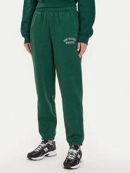 New Balance Spodnie dresowe WP43500 Zielony Relaxed Fit. Zielone spodnie dresowe New Balance, bez wzorów, z bawełny. Za 199.99 zł.