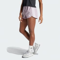 Szorty Pacer Training 3-Stripes Woven High-Rise. Białe szorty sportowe adidas, bez wzorów, z materiału, na fitness i siłownię. Za 149.00 zł.