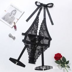 Body koronkowe z dekoltem do stylizacji specjalnych Perry. Czarne body i gorsety Intica, bez wzorów, z koronki, bez ramiączek. Za 129.00 zł.