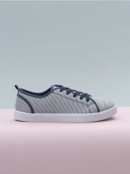 Trampki - wielobarwny. Trampki Sinsay, bez wzorów, bez zapięcia. Za 17.99 zł.