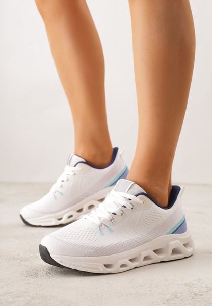 Białe Buty Sportowe na Grubej Geometrycznej Podeszwie Alexusa. Białe buty sportowe lifestyle Born2be, bez wzorów, z dresówki, sportowe, bez zapięcia. Za 89.99 zł.