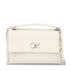 Torebka Calvin Klein. Torebki klasyczne Calvin Klein, bez wzorów, klasyczne, bez dodatków. Za 749.99 zł.