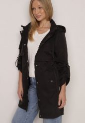 Czarna Kurtka w Stylu Parki z Odpinanym Kapturem i Sznurkami Enang. Czarne kurtki Born2be, l, bez wzorów, z jeansu. Za 199.99 zł.