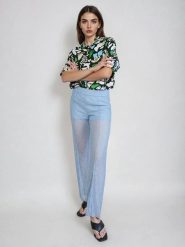 Monki Spodnie w kolorze błękitnym rozmiar: XS. Niebieskie spodnie materiałowe Monki, bez wzorów, z koronki, z podwyższonym stanem. Za 43.99 zł.