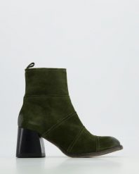 ZIELONE BOTKI NIKY09 CAM BOTTL. Zielone botki Venezia, bez wzorów, ze skóry, bez obcasa, bez zapięcia. Za 379.00 zł.