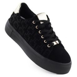 Skórzane półbuty damskie sneakersy na platformie czarne Filippo DP6850. Czarne półbuty wsuwane Filippo, bez wzorów, ze skóry, bez obcasa, na platformie. Za 195.99 zł.