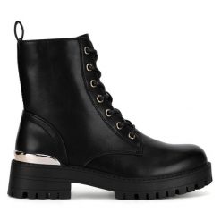 Botki DeeZee. Czarne botki DeeZee, bez wzorów, bez obcasa, na płaskiej podeszwie, bez zapięcia. Za 139.99 zł.