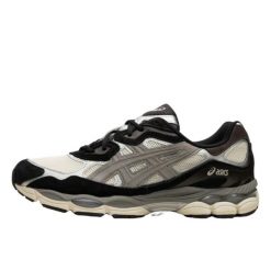 Buty do chodzenia dla dorosłych ASICS Gel-NYC Ivory Clay Grey. Czarne buty treningowe ASICS, bez wzorów, z materiału, bez zapięcia, trekkingowe. Za 1,302.70 zł.