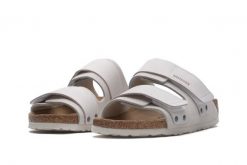 KLAPKI UNISEX BIRKENSTOCK UJI. Białe klapki Birkenstock, bez wzorów, biznesowe, bez obcasa, bez zapięcia. Za 314.99 zł.