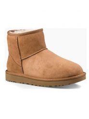 UGG Botki zimowe "Classic Mini II" w kolorze karmelowym z wełny jagnięcej rozmiar: 42. Brązowe botki UGG, bez wzorów, z futra, z okrągłym noskiem, bez obcasa, bez zapięcia. Za 630.93 zł.