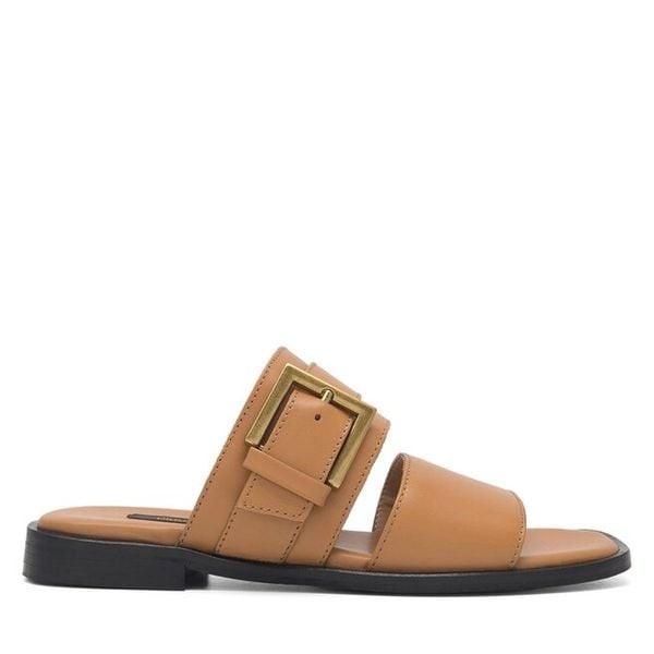 Klapki GINO ROSSI. Brązowe klapki Gino Rossi, bez wzorów, bez obcasa, bez zapięcia. Za 329.99 zł.