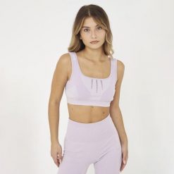 Sportowy crop top treningowy MADDY. Czerwone biustonosze sportowe LEGEA, bez wzorów, z elastanu, na fitness i siłownię. W wyprzedaży za 90.50 zł.