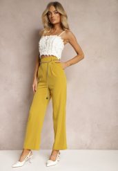 Żółte Eleganckie Spodnie z Rozszerzanymi Nogawkami Wykończone Ozdobnym Łańcuszkiem w Pasie Hamophona. Żółte jeansy Renee, l, bez wzorów, z jeansu, biznesowe, z podwyższonym stanem. W wyprzedaży za 99.99 zł.