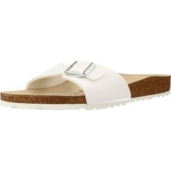 Klapki damskie Birkenstock Madrid BF. Białe klapki Birkenstock, bez wzorów, z materiału, eleganckie, bez obcasa, bez zapięcia. Za 279.00 zł.