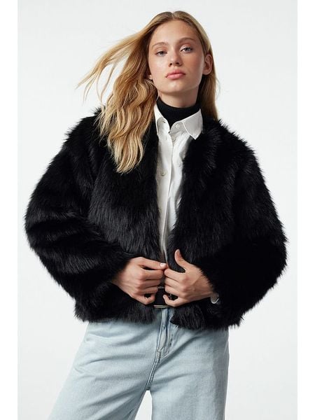 Trendyol Kurtka przejściowa w kolorze czarnym rozmiar: M. Czarne kurtki Trendyol, m, bez wzorów, bez kaptura. Za 232.23 zł.